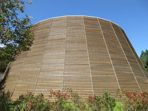 Photo 3: Exterior