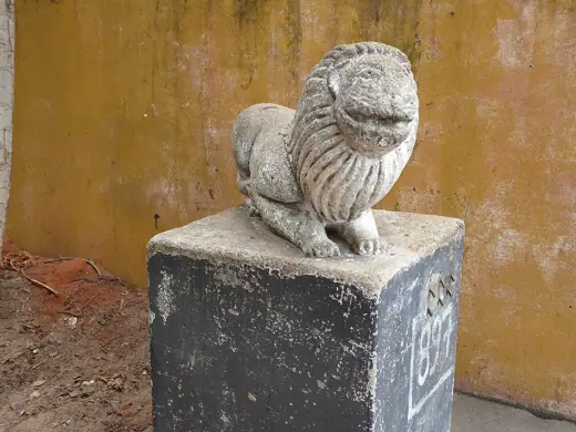 Photo 4: Detail · Statue at the O Leão Que Ri building, Maputo, Mozambique