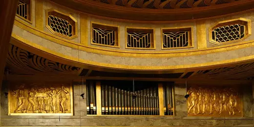 Photo 5: Interior · intérieur du théâtre