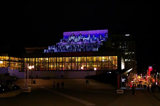 Photo 2: Exterior