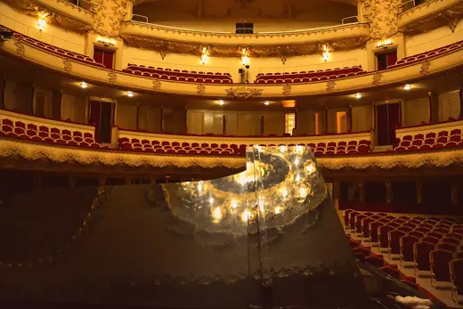 Photo 4: Interior