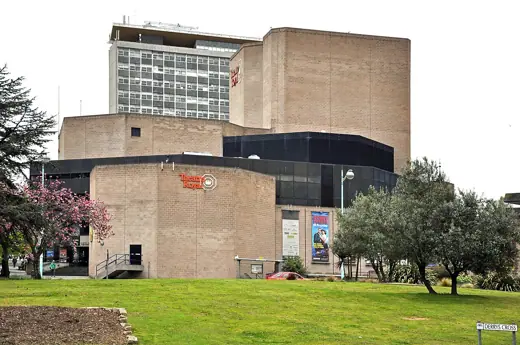 Photo 1: Exterior