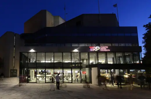 Photo 3: Exterior