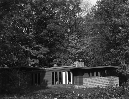 Photo 2: Exterior