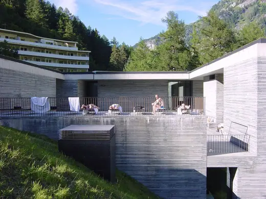 Photo 2: Exterior