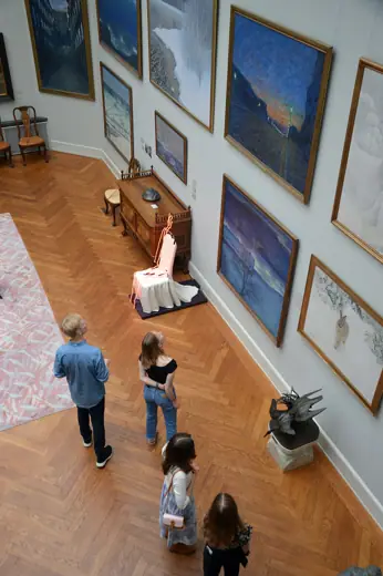 Photo 3: Interior