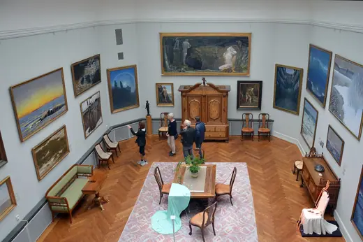 Photo 4: Interior