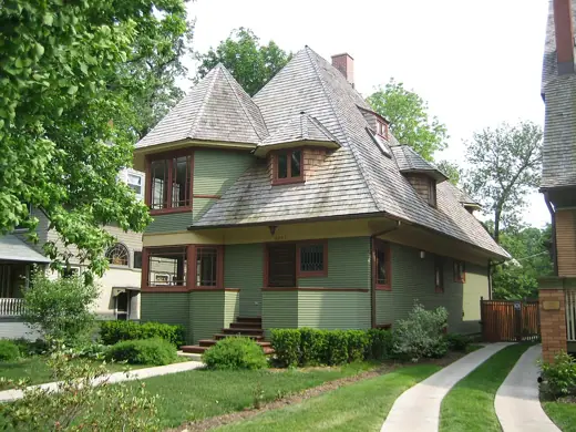 Photo 1: Exterior