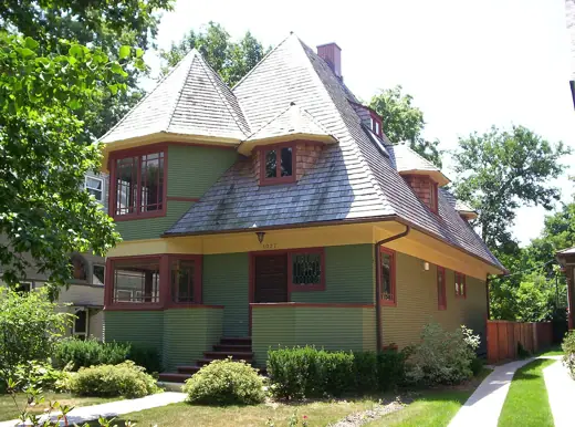 Photo 3: Exterior