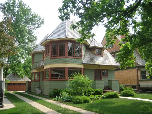Photo 4: Exterior