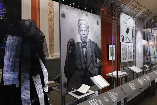 Photo 6: Interior