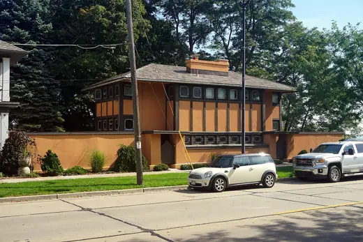 Photo 2: Exterior
