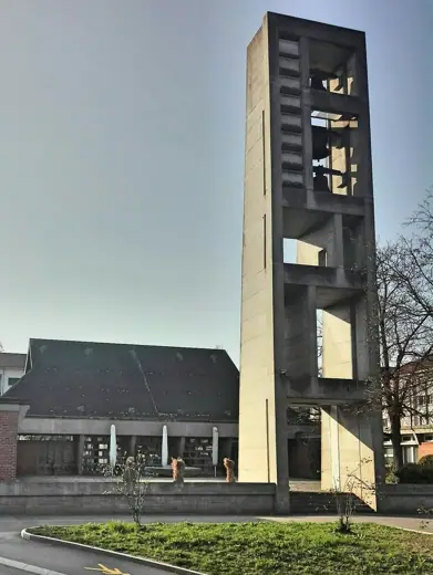 Photo 1: Exterior