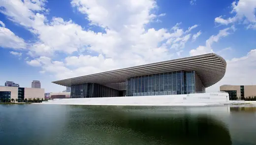 Photo 2: Exterior