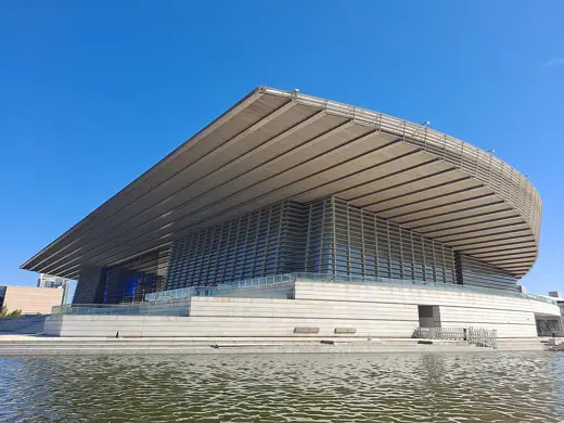 Photo 3: Exterior