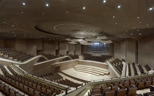 Photo 5: Interior