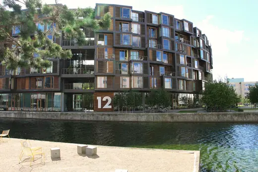 Photo 3: Exterior