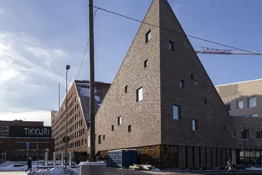 Photo 1: Exterior