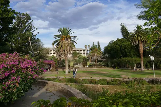 Photo 3: Exterior · Parc du Tintenpalast à Windhoek (Namibie)