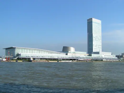 Photo 1: Exterior