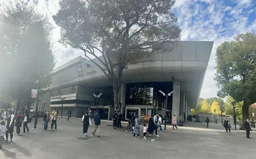 Photo 3: Exterior