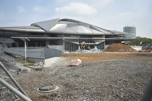 Photo 3: Exterior
