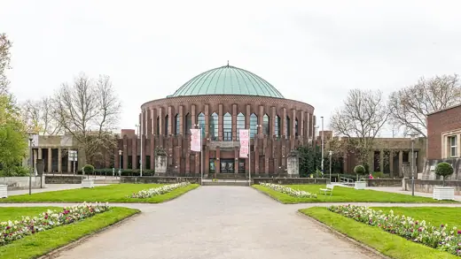 Photo 2: Exterior