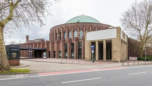 Photo 3: Exterior