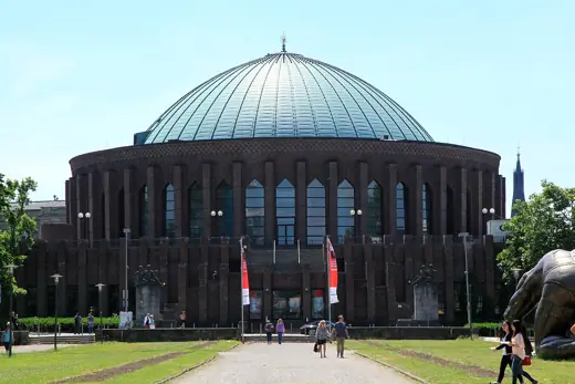 Photo 5: Exterior