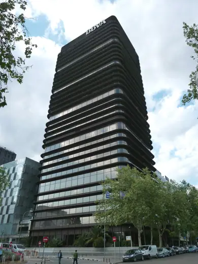 Photo 4: Exterior · South façade of Bank of Bilbao Tower ( Madrid , Spain )