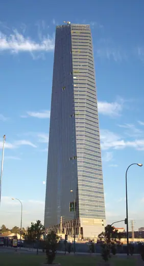 Photo 1: Exterior