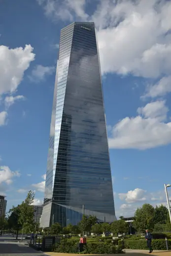 Photo 2: Exterior