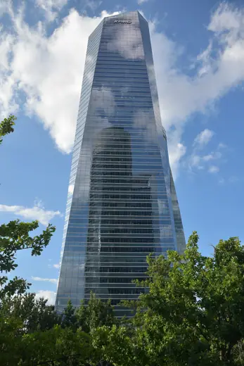 Photo 3: Exterior
