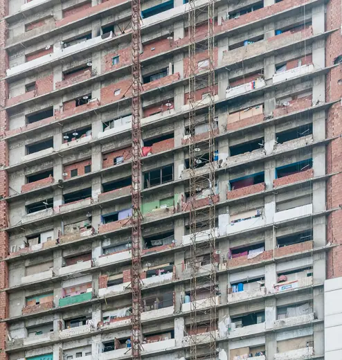 Photo 4: Exterior · Vertical slum invasion in Caracas