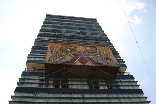 Photo 2: Exterior · Torre de Rectoría