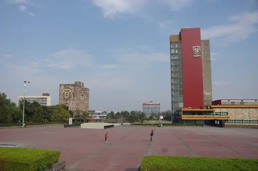 Photo 4: Exterior · Rectoría de la UNAM vista desde Av