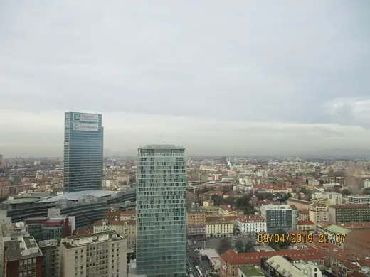 Photo 5: Context · Skyline di Milano, foto scattata dal Pirellone