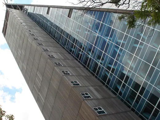 Photo 2: Exterior · Fachada norte de la Torre Insignia de Ciudad de México