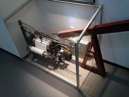 Photo 6: Interior · Machine to track movements and sinking of Torre Latinoamericana