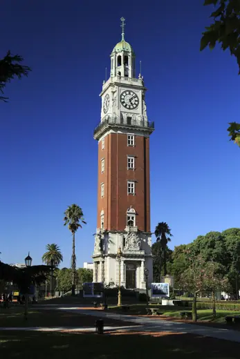 Photo 2: Exterior · Südwestweite mit Eingang und argentinischem Wappen
