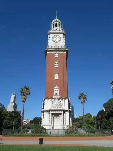 Photo 3: Exterior · Monumento situado en el barrio de Retiro, en Buenos Aires