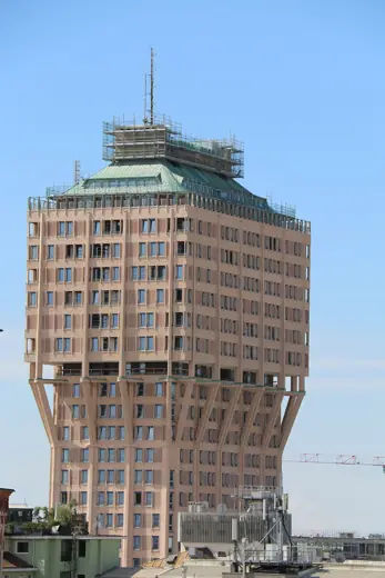 Photo 2: Exterior · Milano