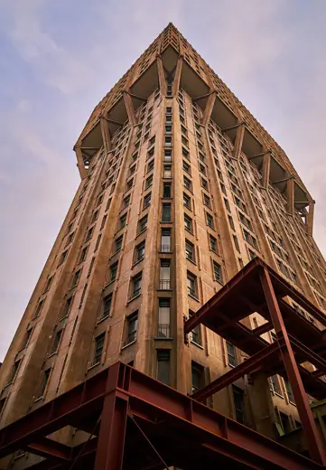 Photo 4: Exterior