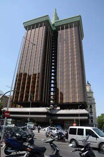 Photo 3: Exterior · toronyház (Colón)