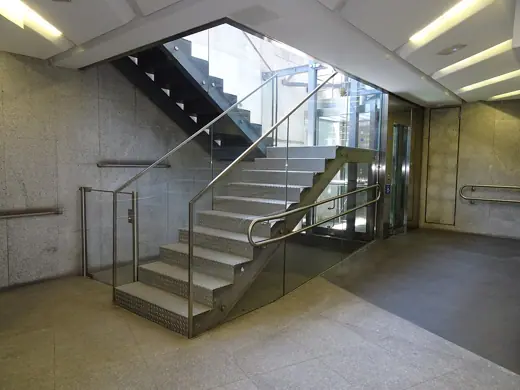 Photo 5: Interior · Escalera añadida en la última reforma