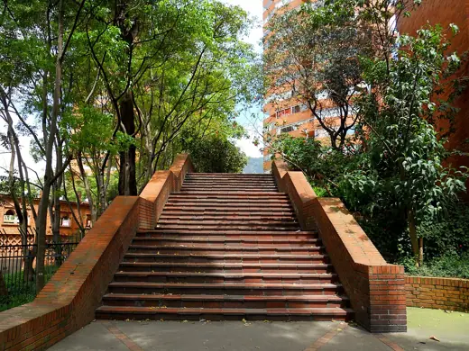 Photo 4: Interior · Escaleras Torres del Parque