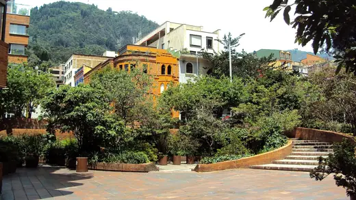 Photo 5: Interior · Courtyard with stairs leading from Carrera 5 to the Torres del Parque