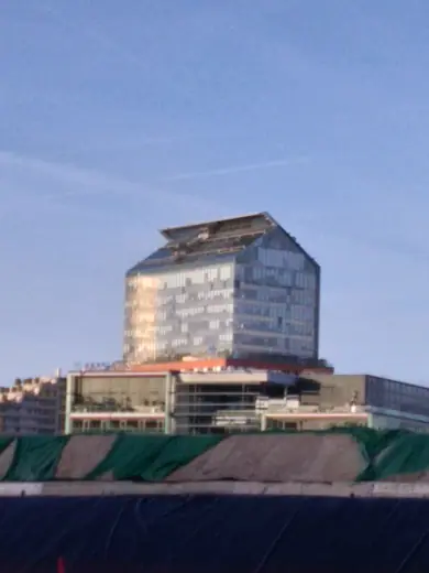 Photo 1: Exterior