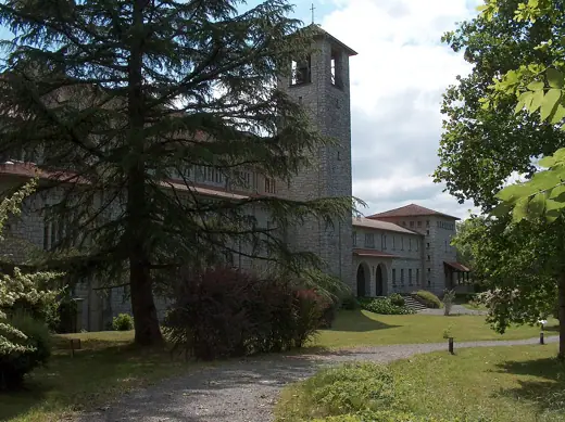Photo 2: Exterior