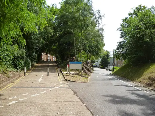 Photo 4: Exterior · Kingston University: Kingston Hill Campus